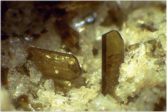 Large Ferrosilite Image