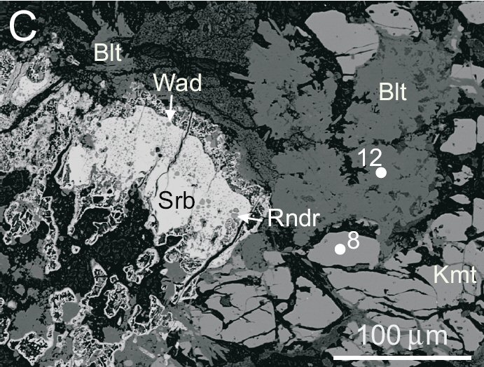 Large Kumtyubeite Image